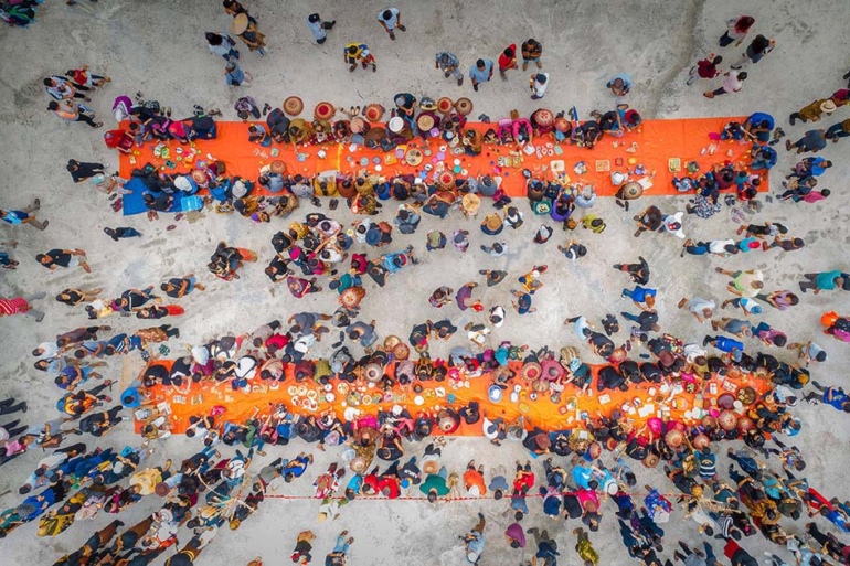 "Массовый пикник во время Каульского фестиваля в Муках" от Дэвида Эс Ти Лоха